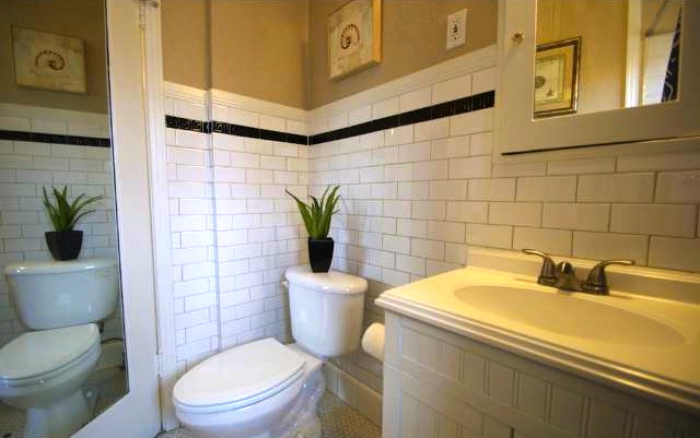 Bath with subway tile