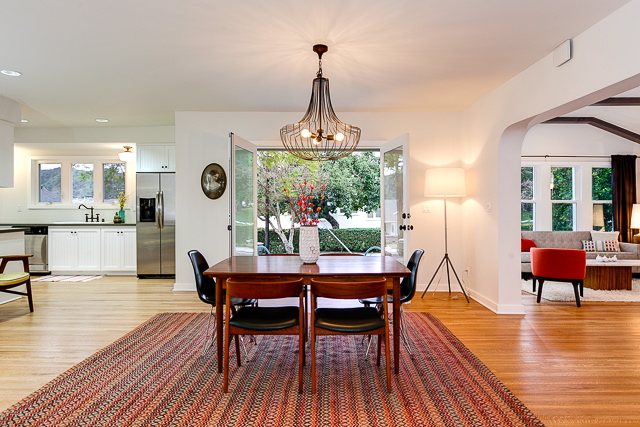 Direct access to side yard