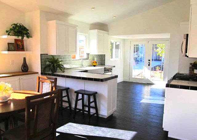Bright and airy open floor plan with vaulted ceilings 