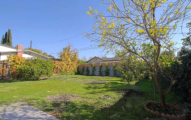 Spacious yard.